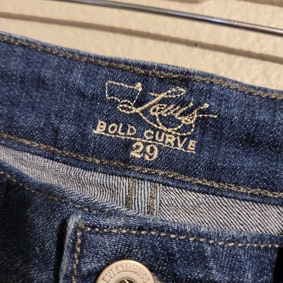 Levi's Bold Curve Cropped Jeans - Picture 5 of 16